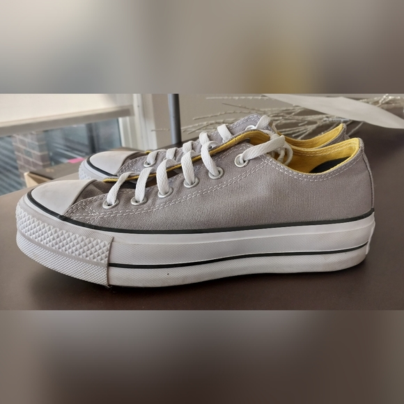 Chuck Taylor All Star Lift Platform Canvas - Like New - Picture 2 of 7